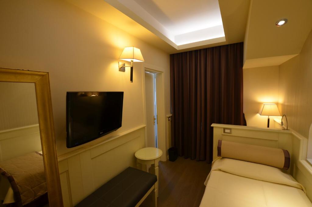 Deluxe Single Room