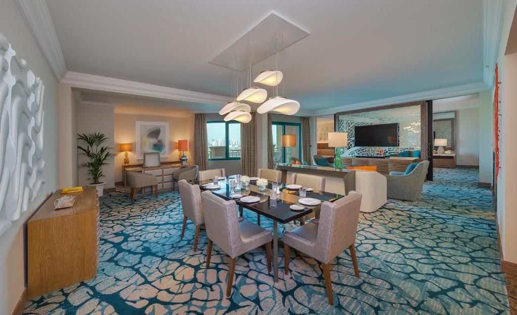 Regal Suite Club