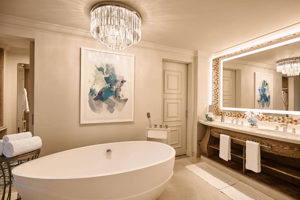 2 Bedroom Skyline Club Suite