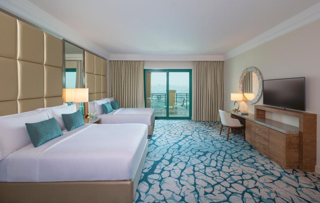 Palm Queen Room