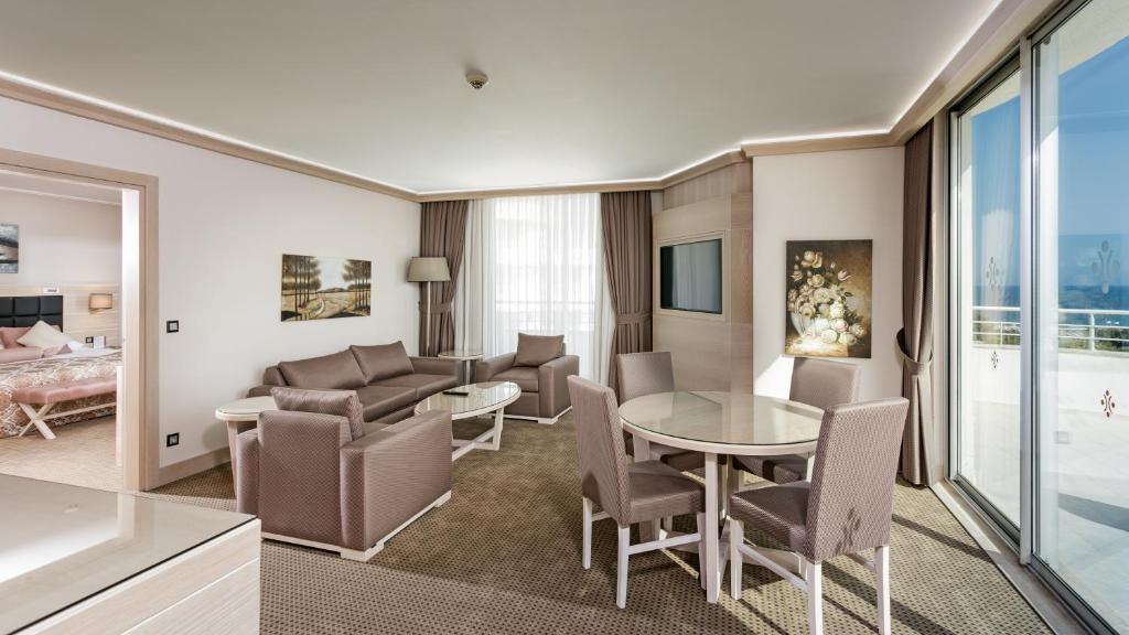 Junior Suite (2 Adults)