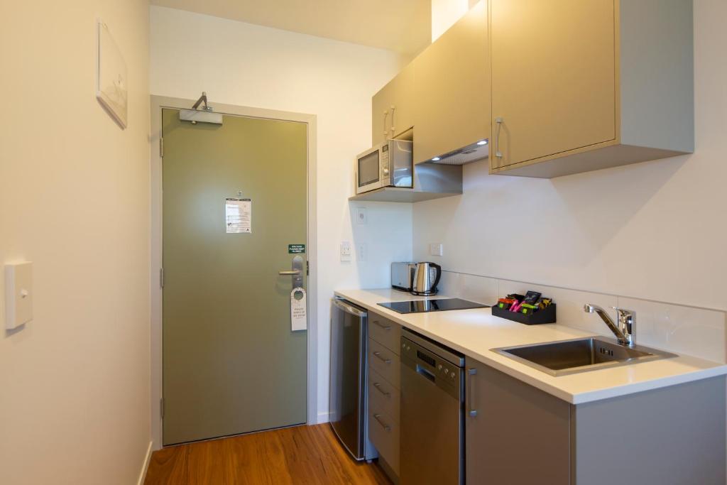 Studio Apartment Twin with Kitchenette