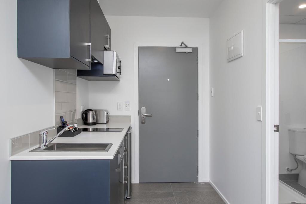 Studio Apartment with Kitchenette