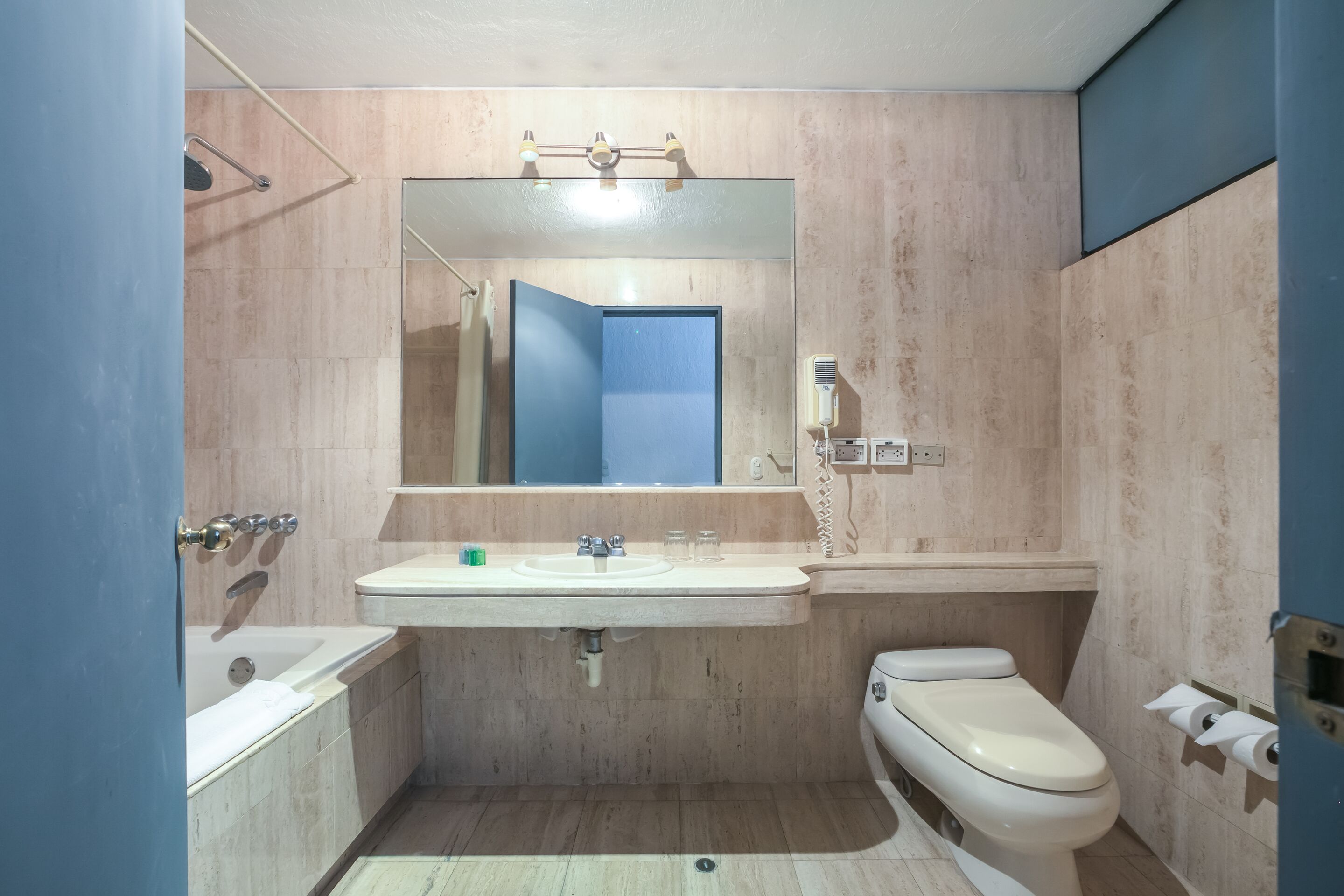 One Bedroom Apartment