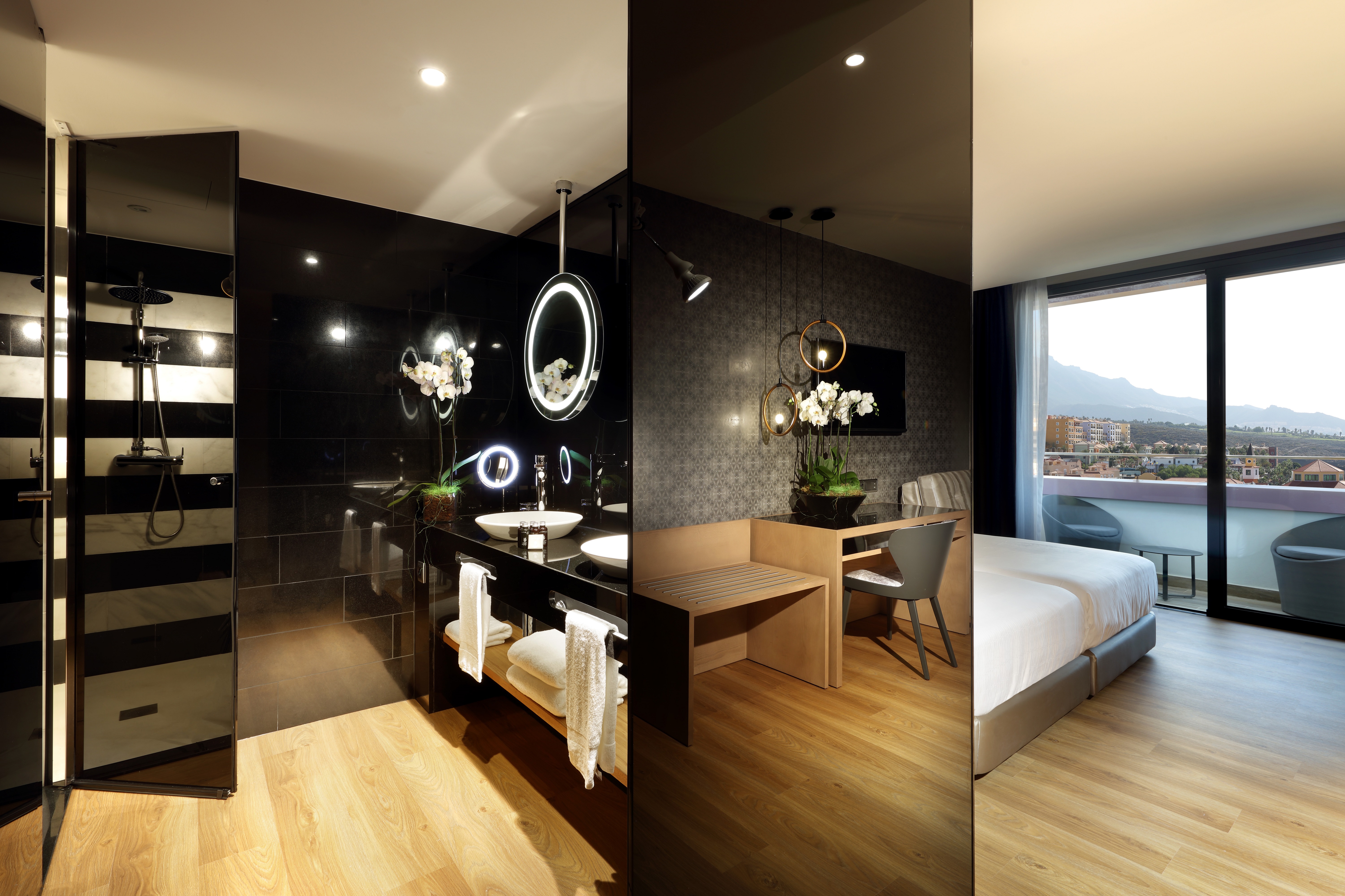 Deluxe Silver Room (1 Adult)