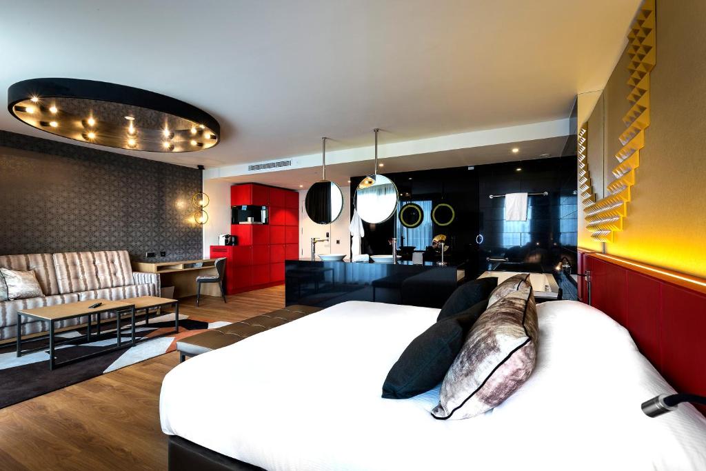 Studio Suite Silver (3 Adults)