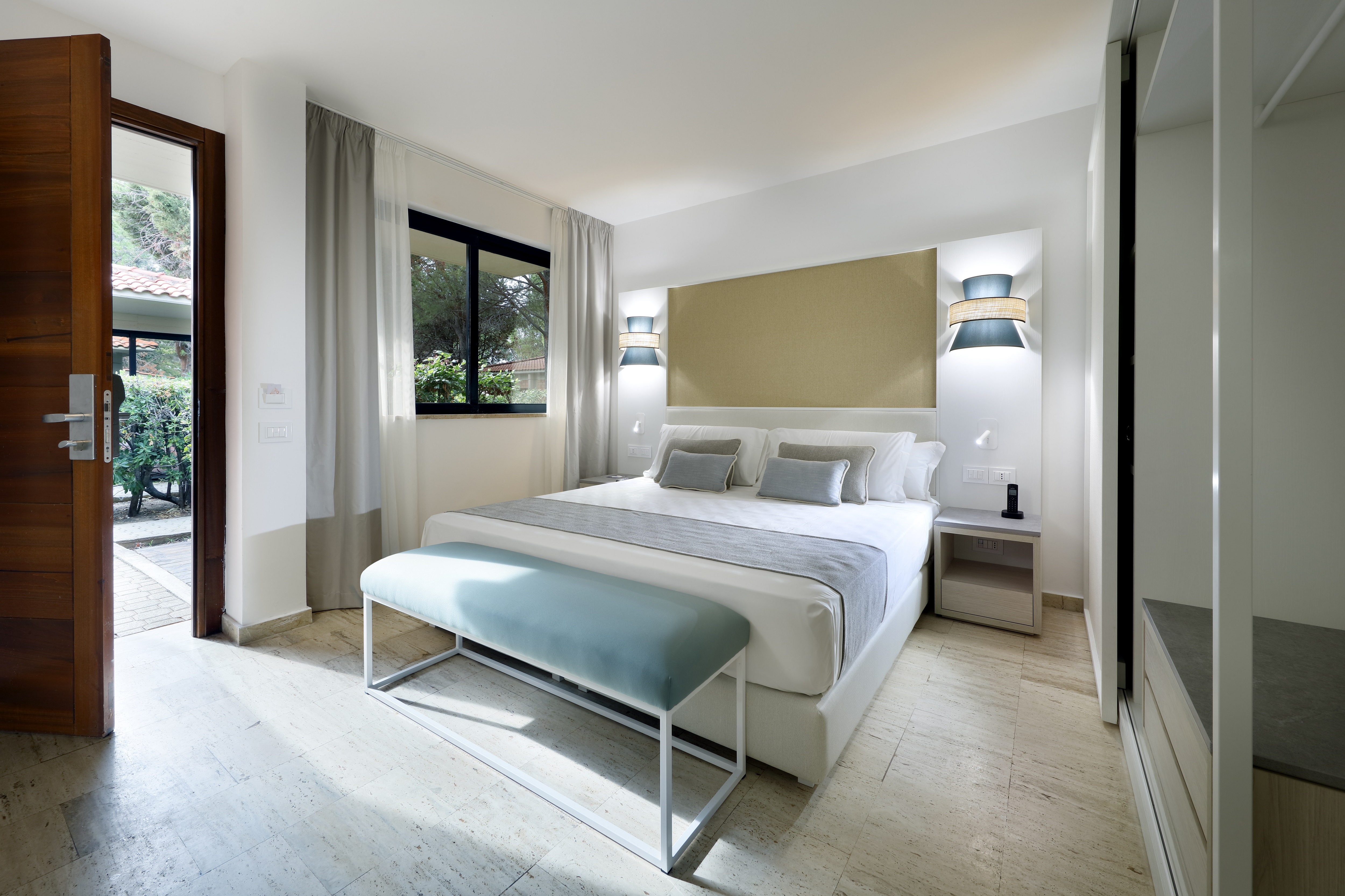 Signature Level Deluxe Bungalow (1 Adult)