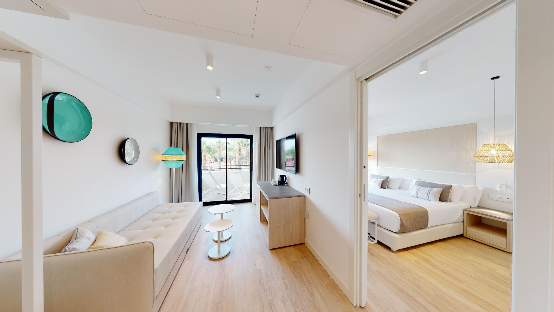 Signature Level Suite (2 Adults + 1 Child)