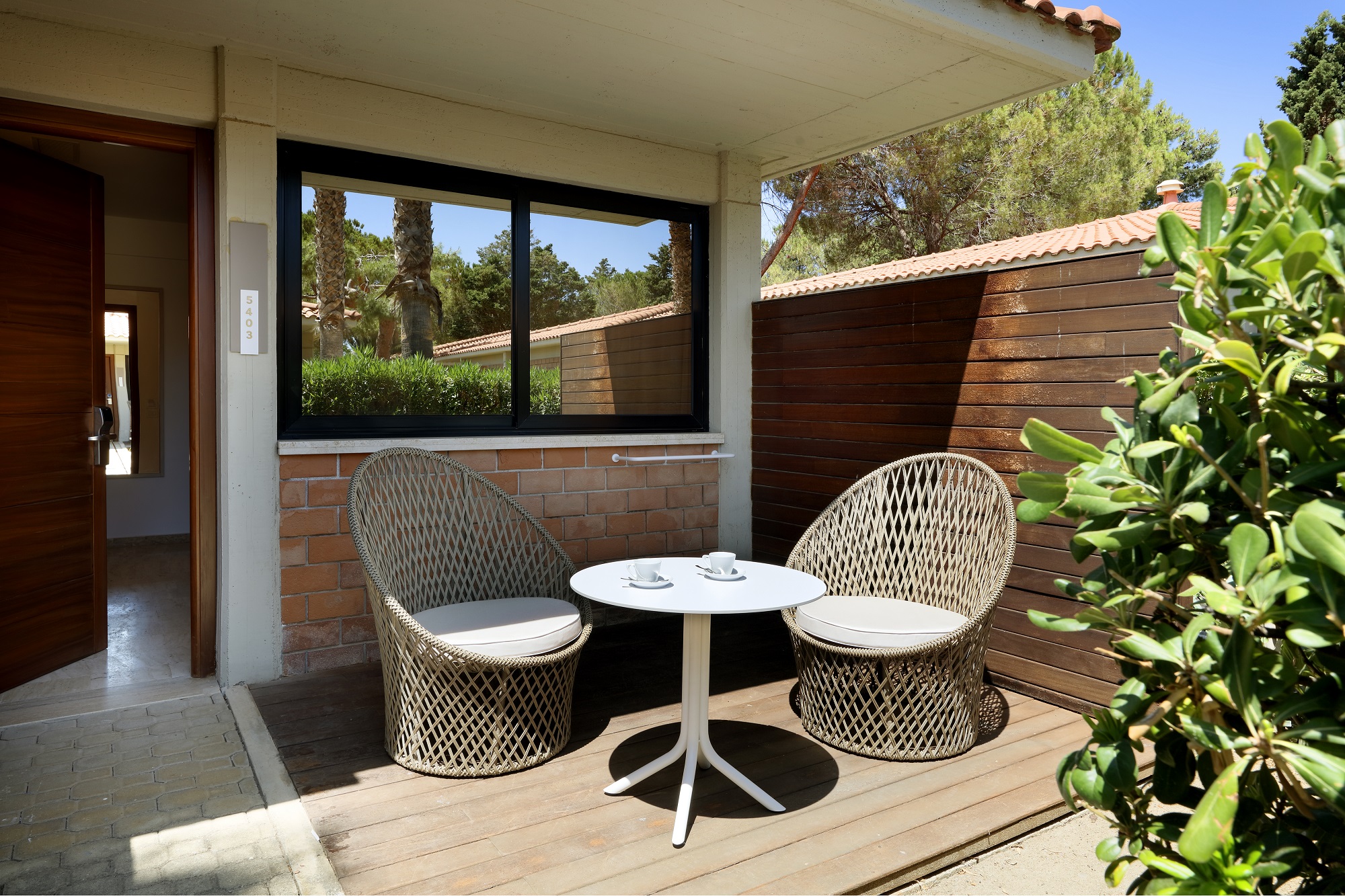 Deluxe Bungalow (1 Adult)