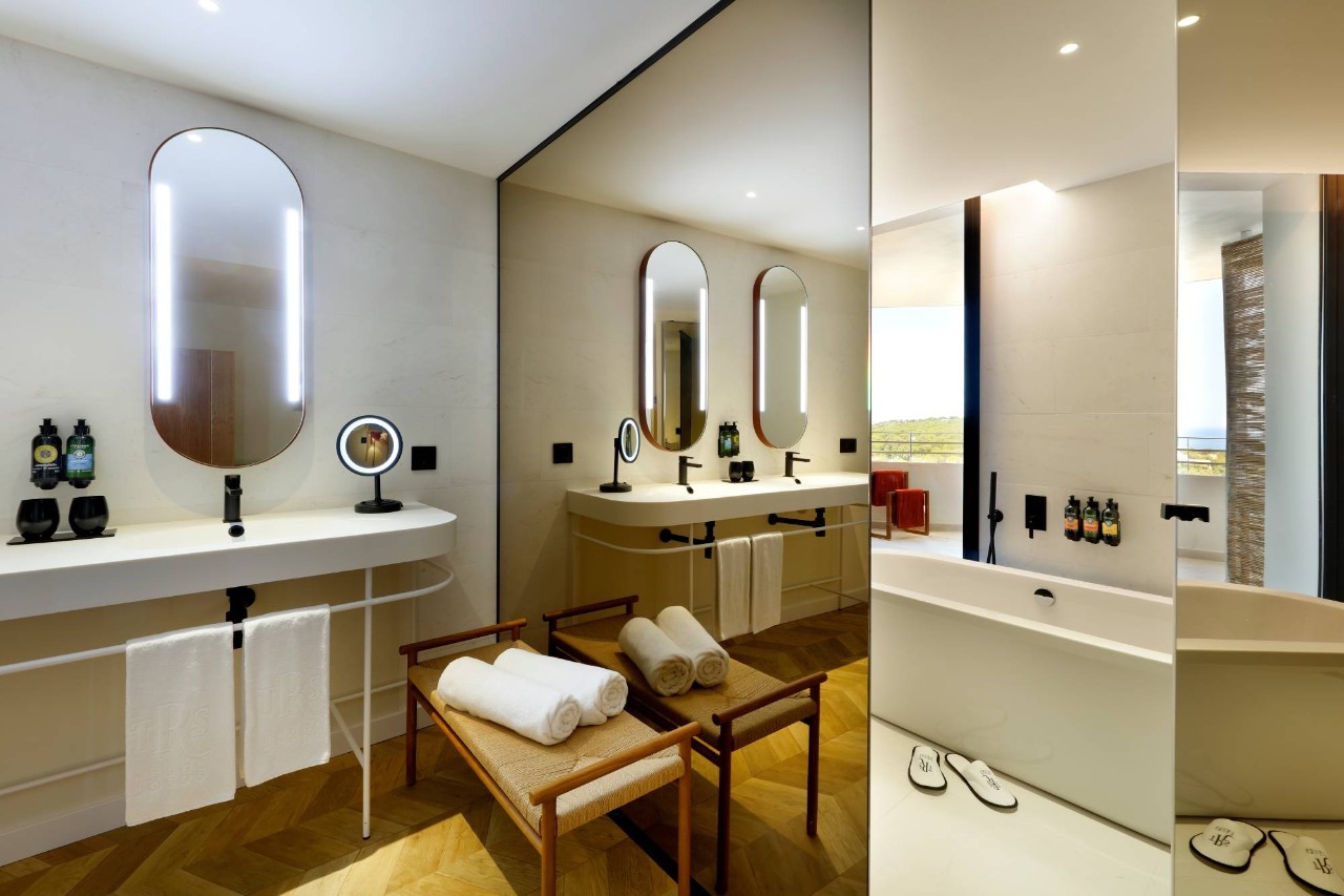 Suite 1 ad