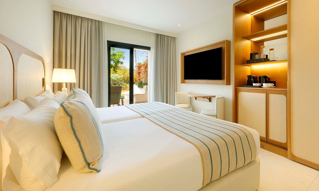 Signature Level Studio Suite 2 ad