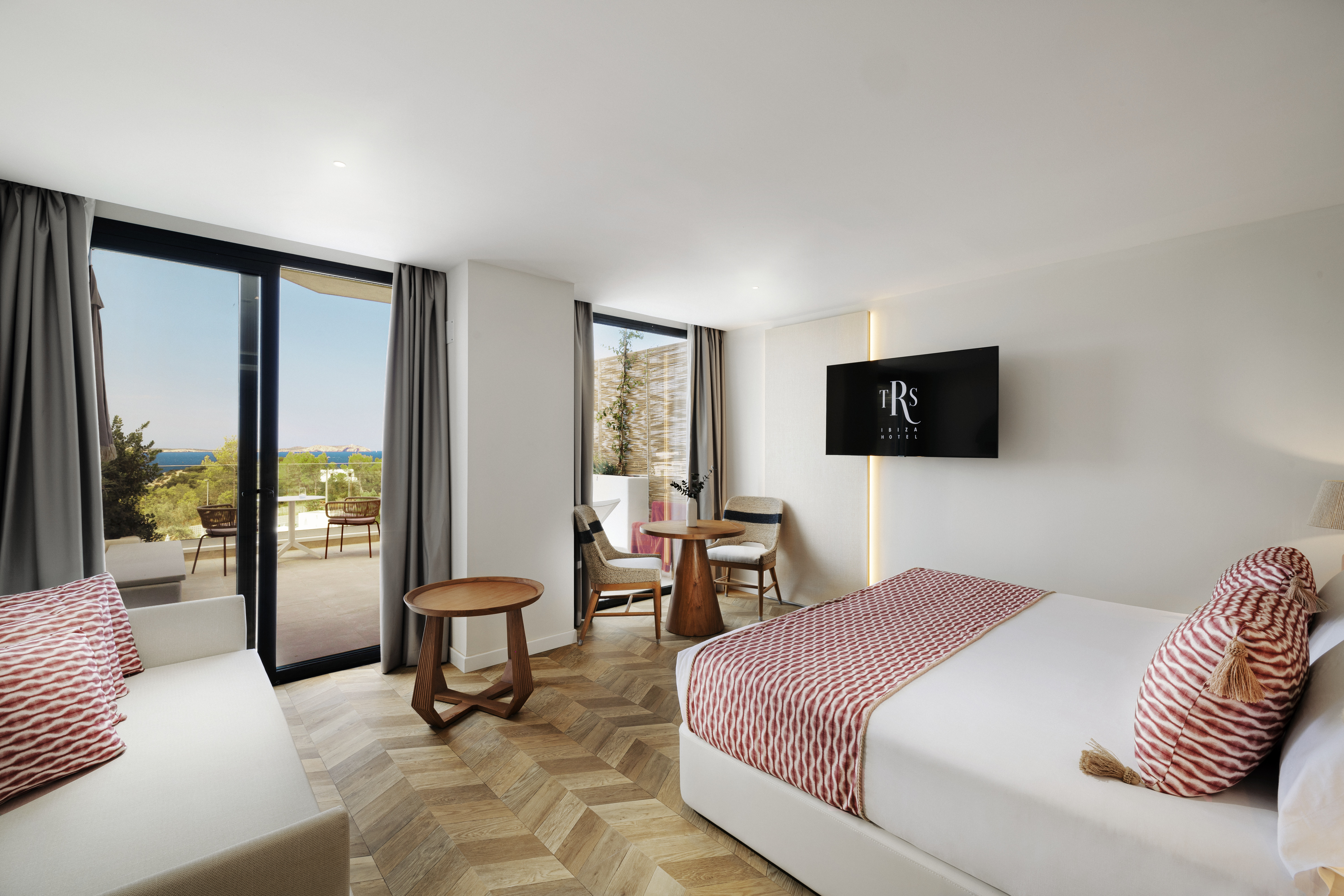 Signature Level Junior Suite Jacuzzi Terrace 1 ad