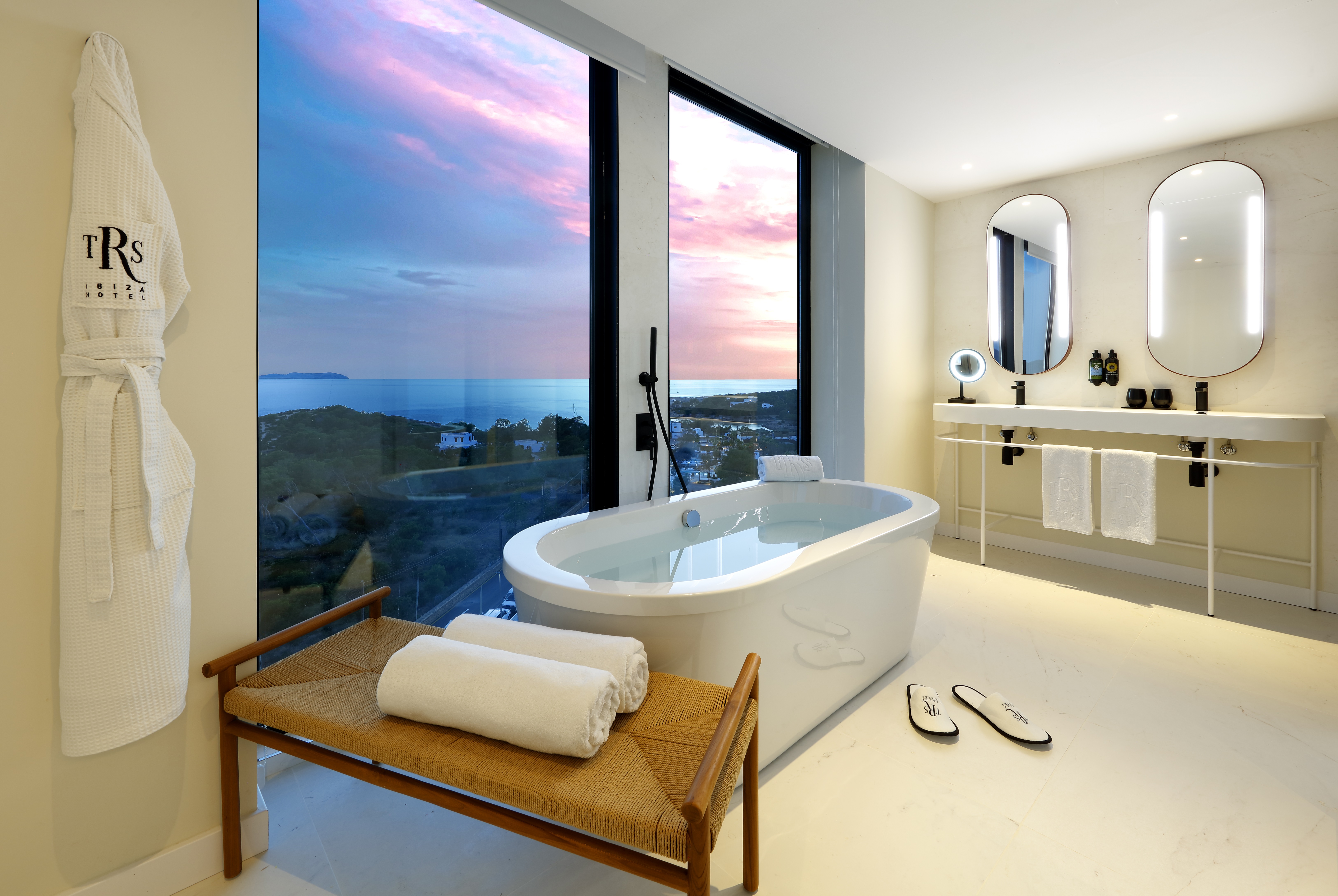 Signature Level Sunset Suite