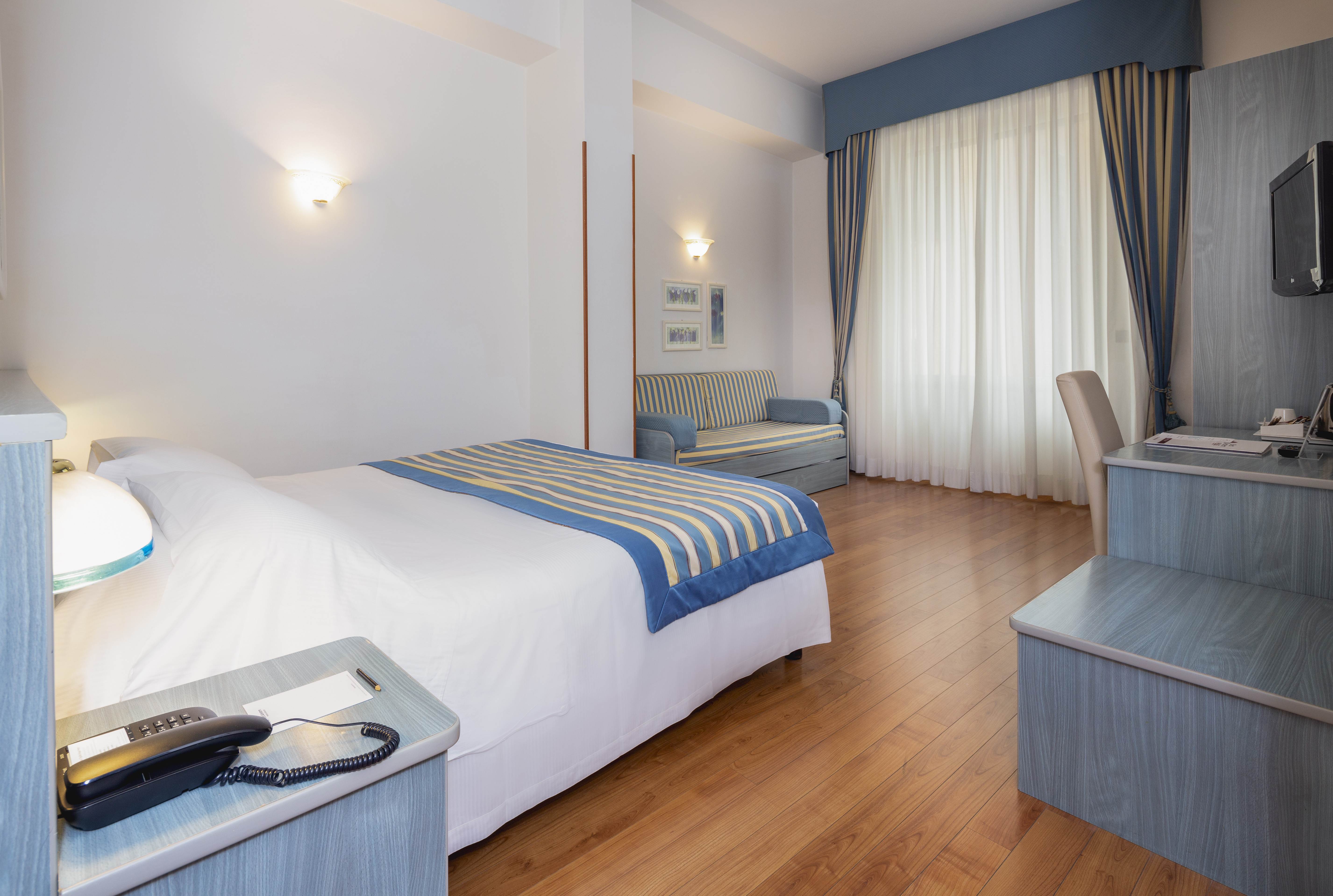 Camera Superior Partial See View