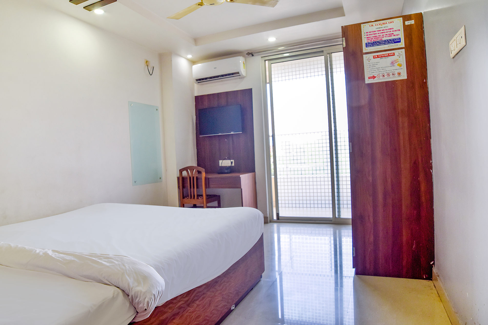 FabHotel IR Luxaria - Fully Vaccinated Staff, Guwahati 4