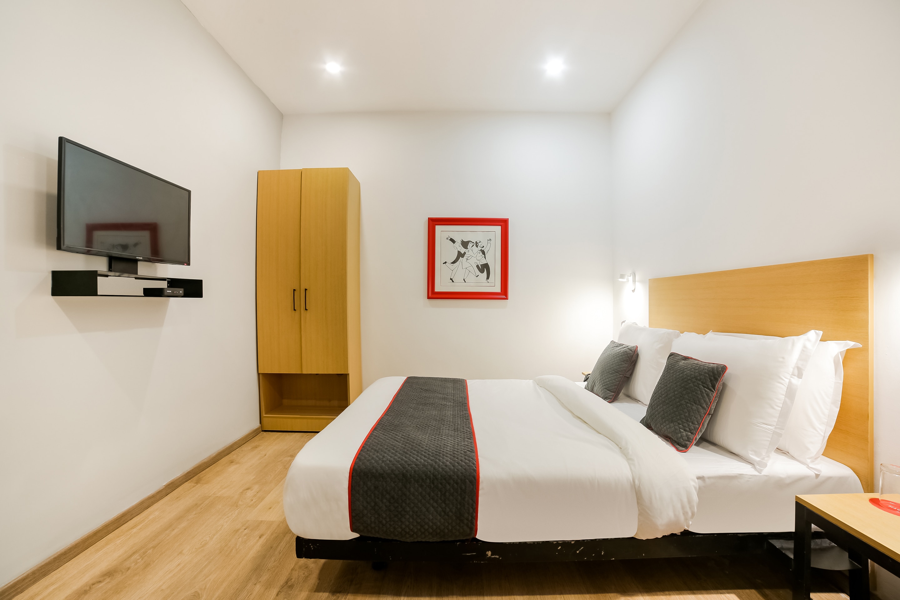 OYO Townhouse 213 Artemis Hospital, Gurgaon 5
