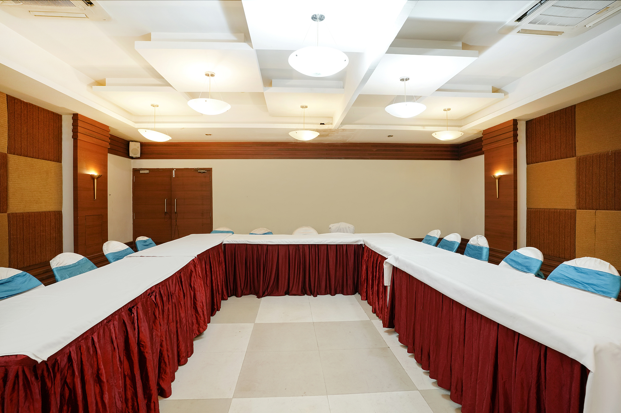 FabHotel Cambay Sapphire, Ahmedabad 4