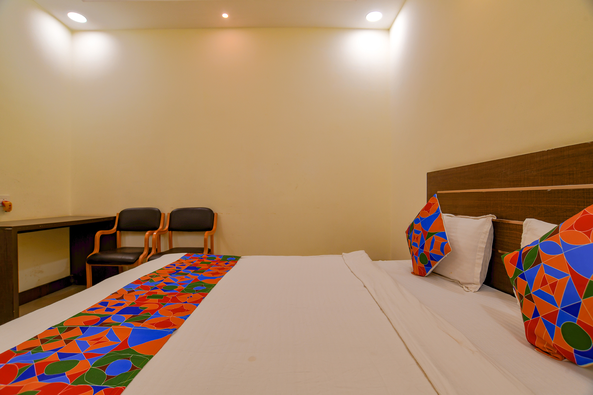FabHotel Plum Inn, Indore 5