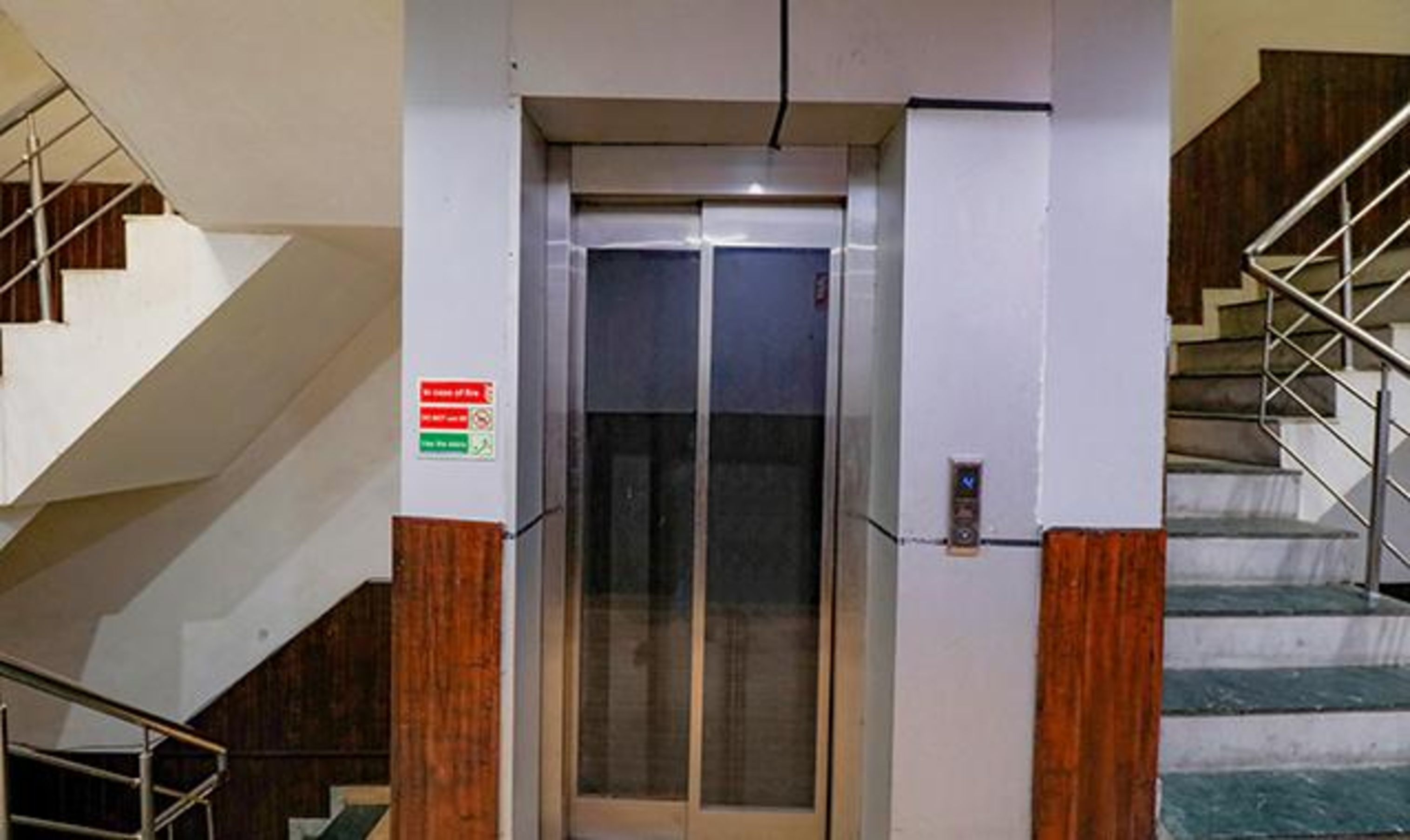 FabHotel F9 Noida Sector 11