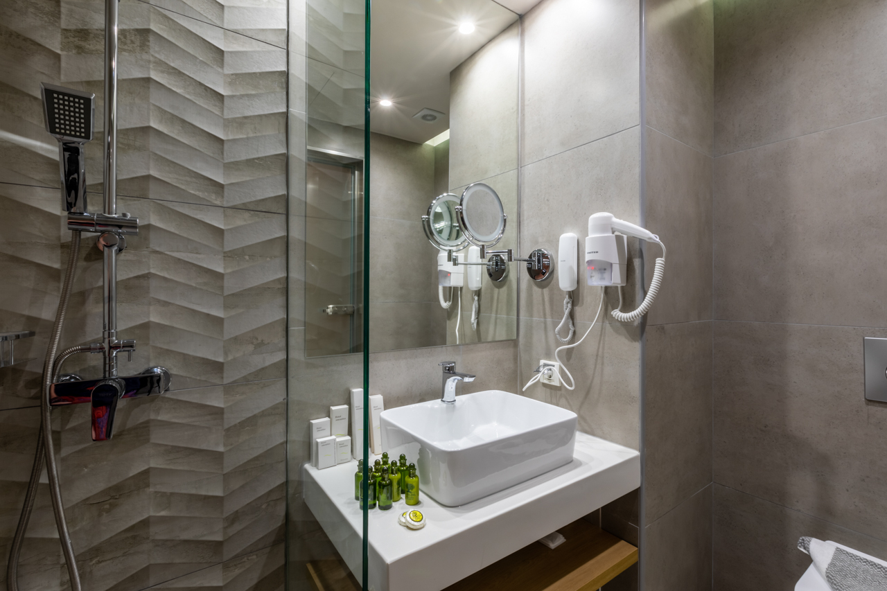 STANDARD TRIPLE SEA VIEW