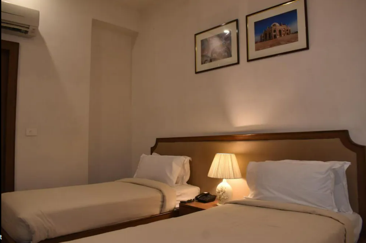 Nouva by Dcrest Hotel, Agra 2