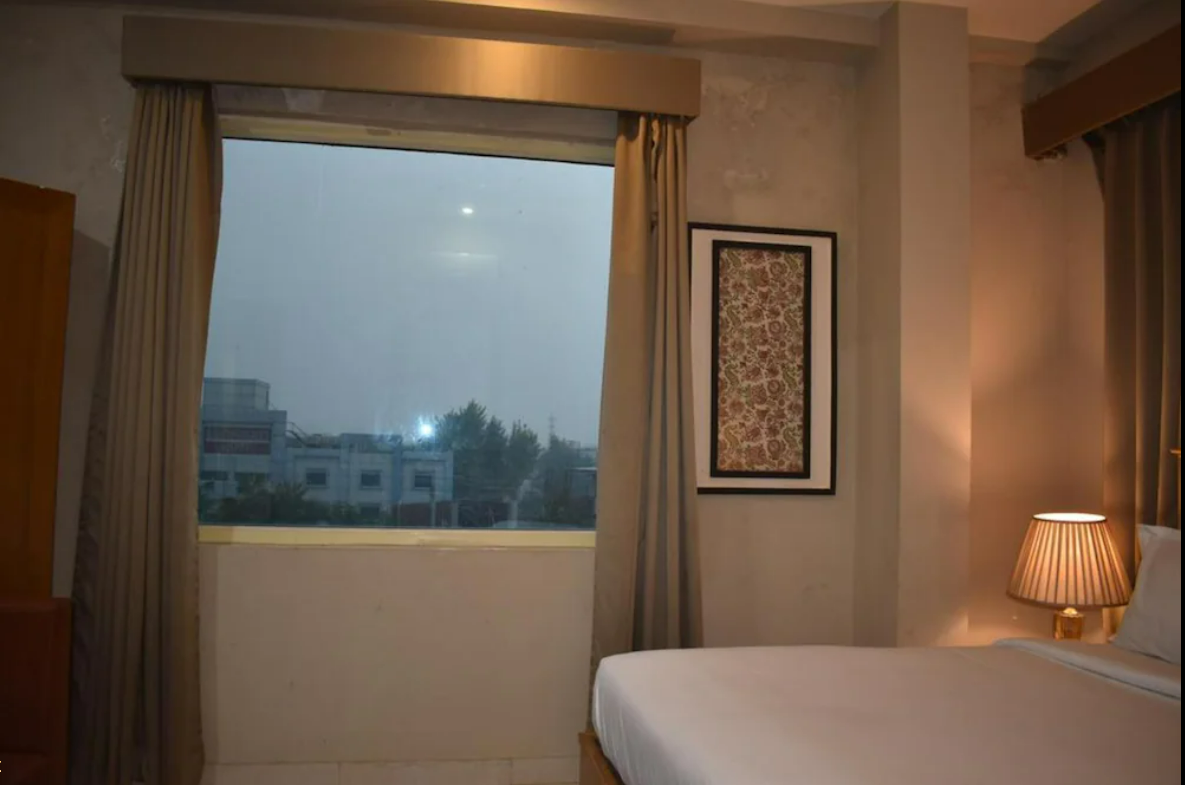 Nouva by Dcrest Hotel, Agra 3