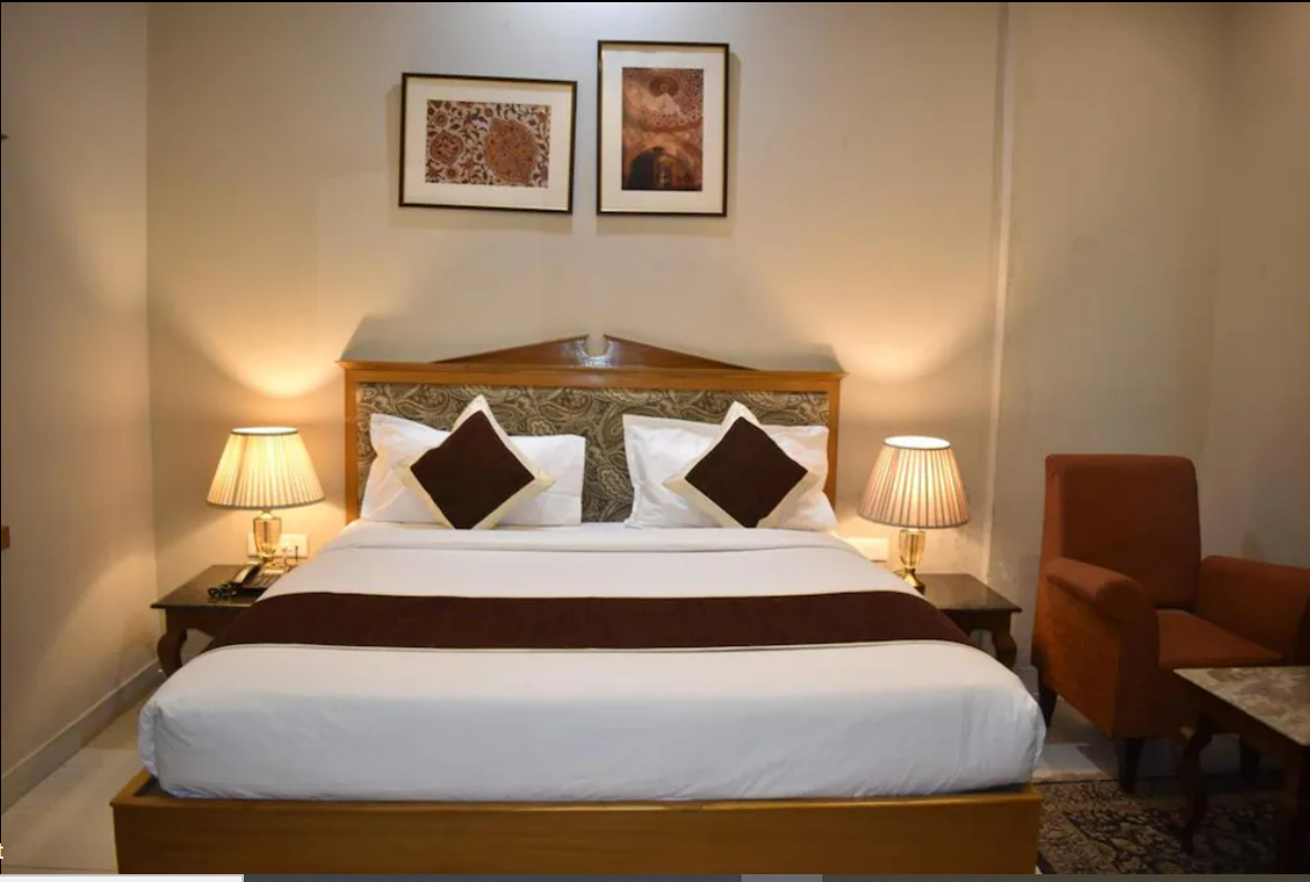 Nouva by Dcrest Hotel, Agra 4