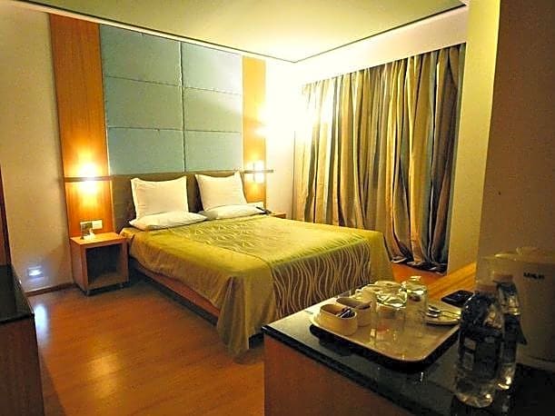 Srinivas Saffron Hotel, Mangalore