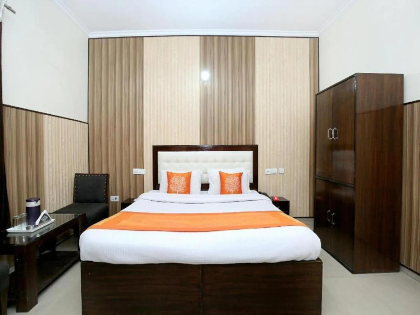 DELUXE DOUBLE ROOM