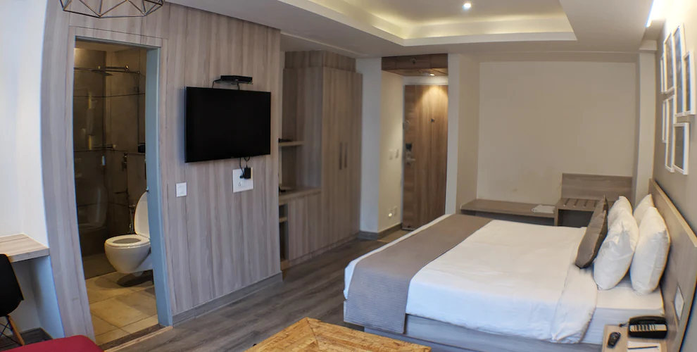 Super Deluxe (No View)