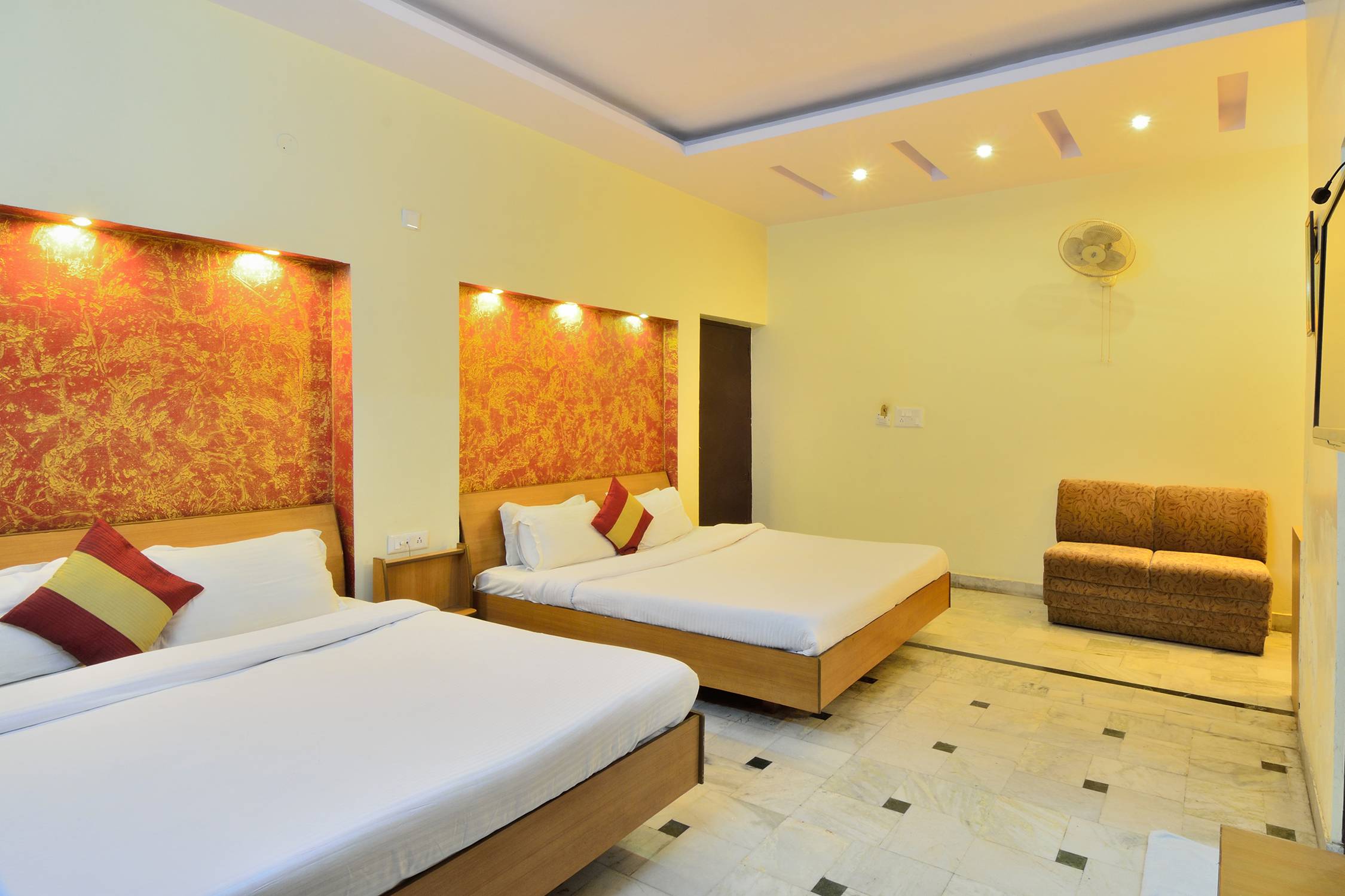 Hotel Roopa International