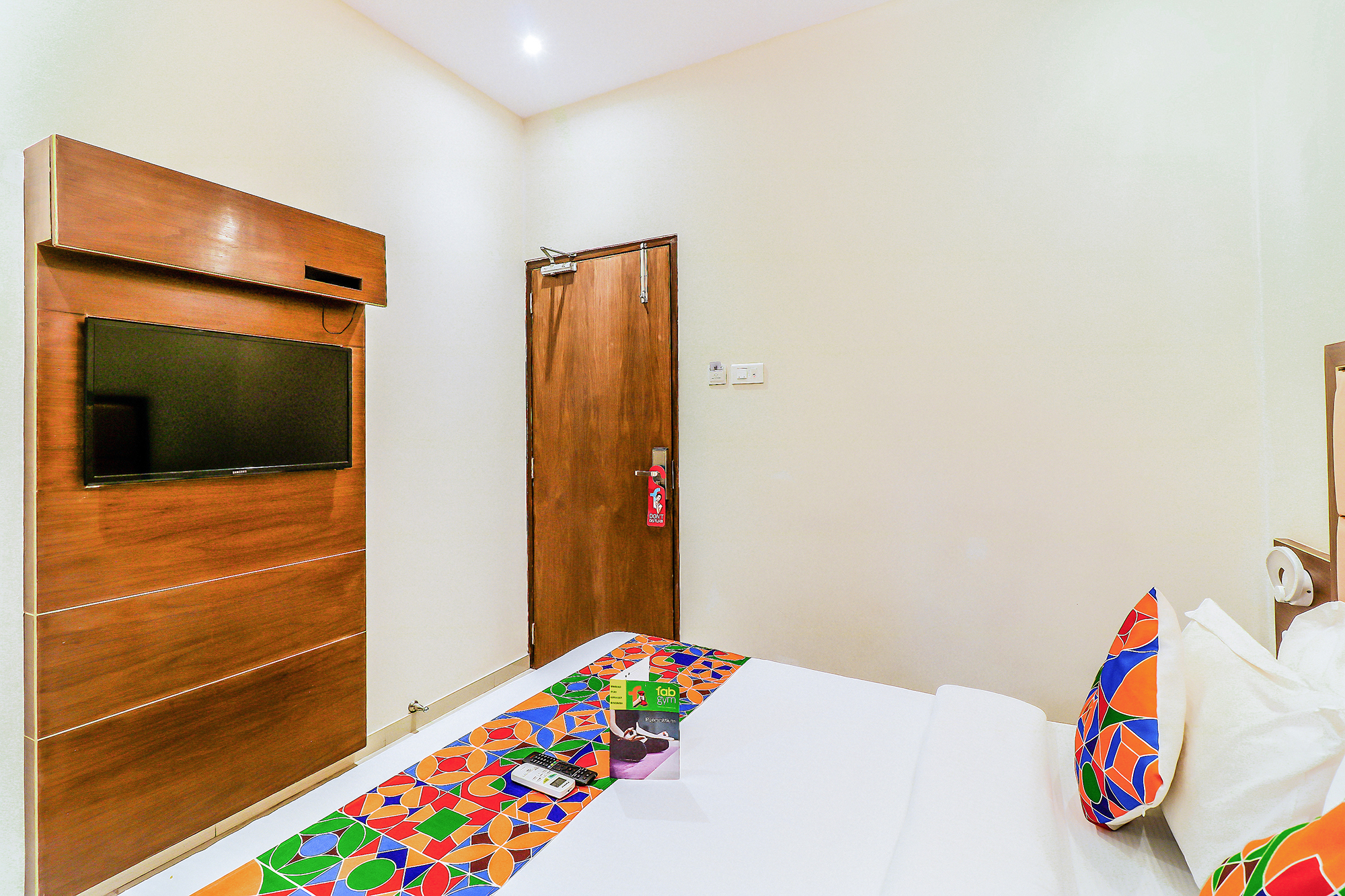 FabHotel Admiral, Mumbai 4