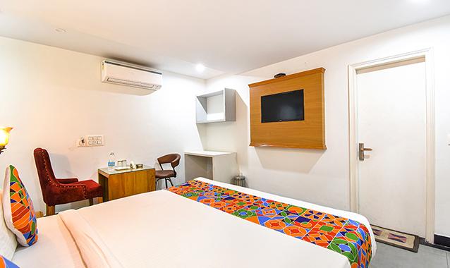 FabHotel NH7, Zirakpur 4