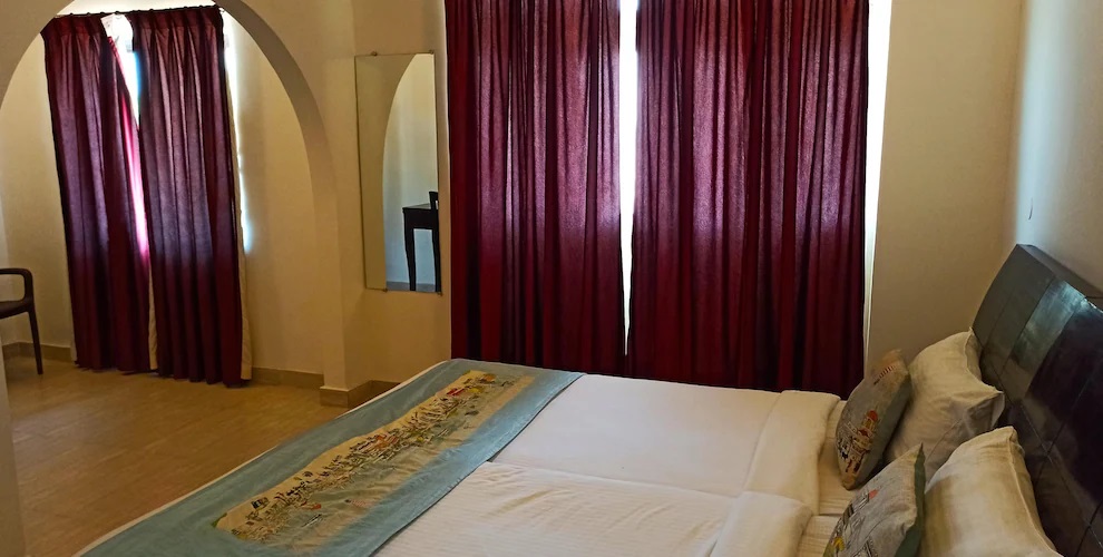 DELUXE ROOM