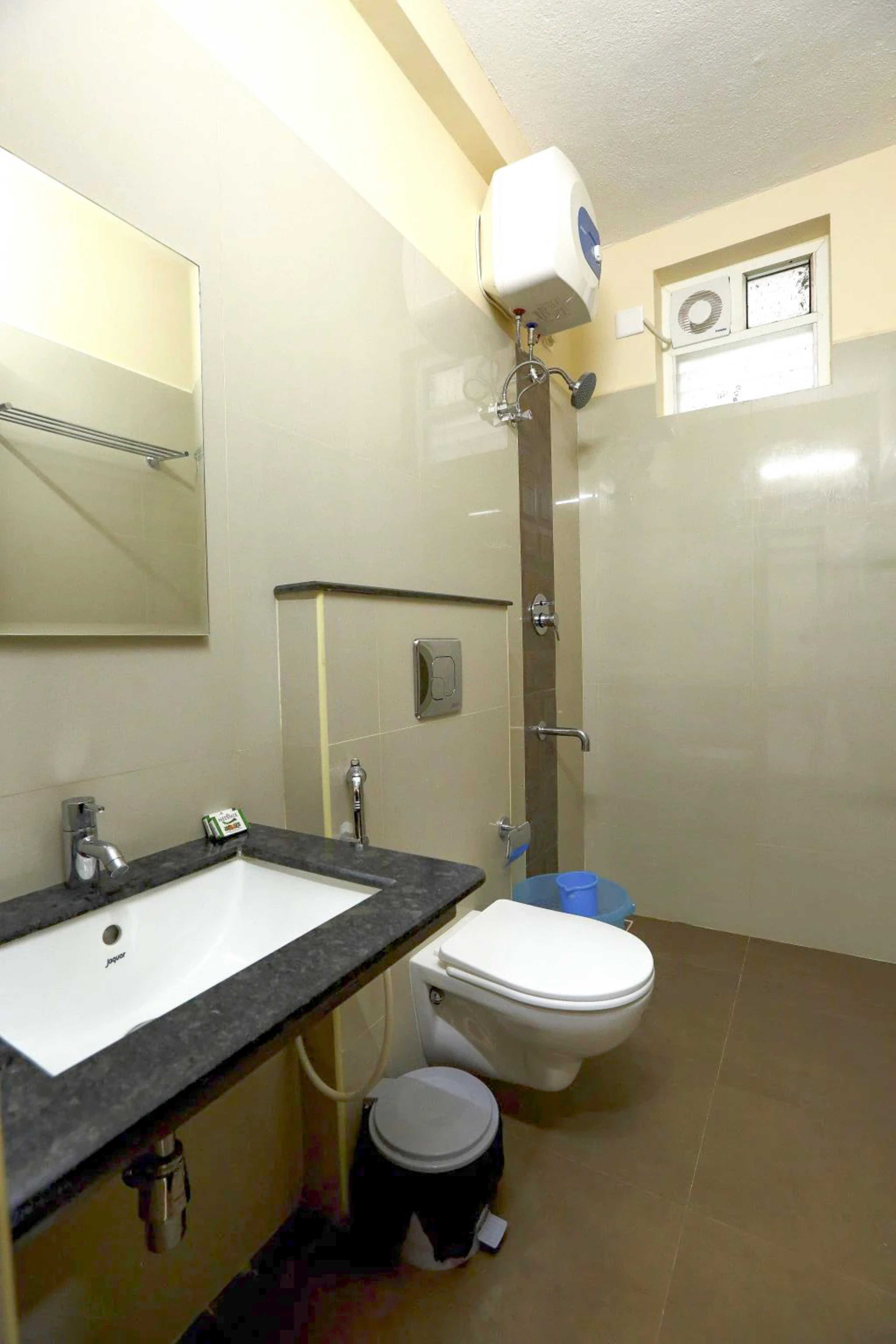 FabHotel Aadvik Sai Residency, Chennai 4