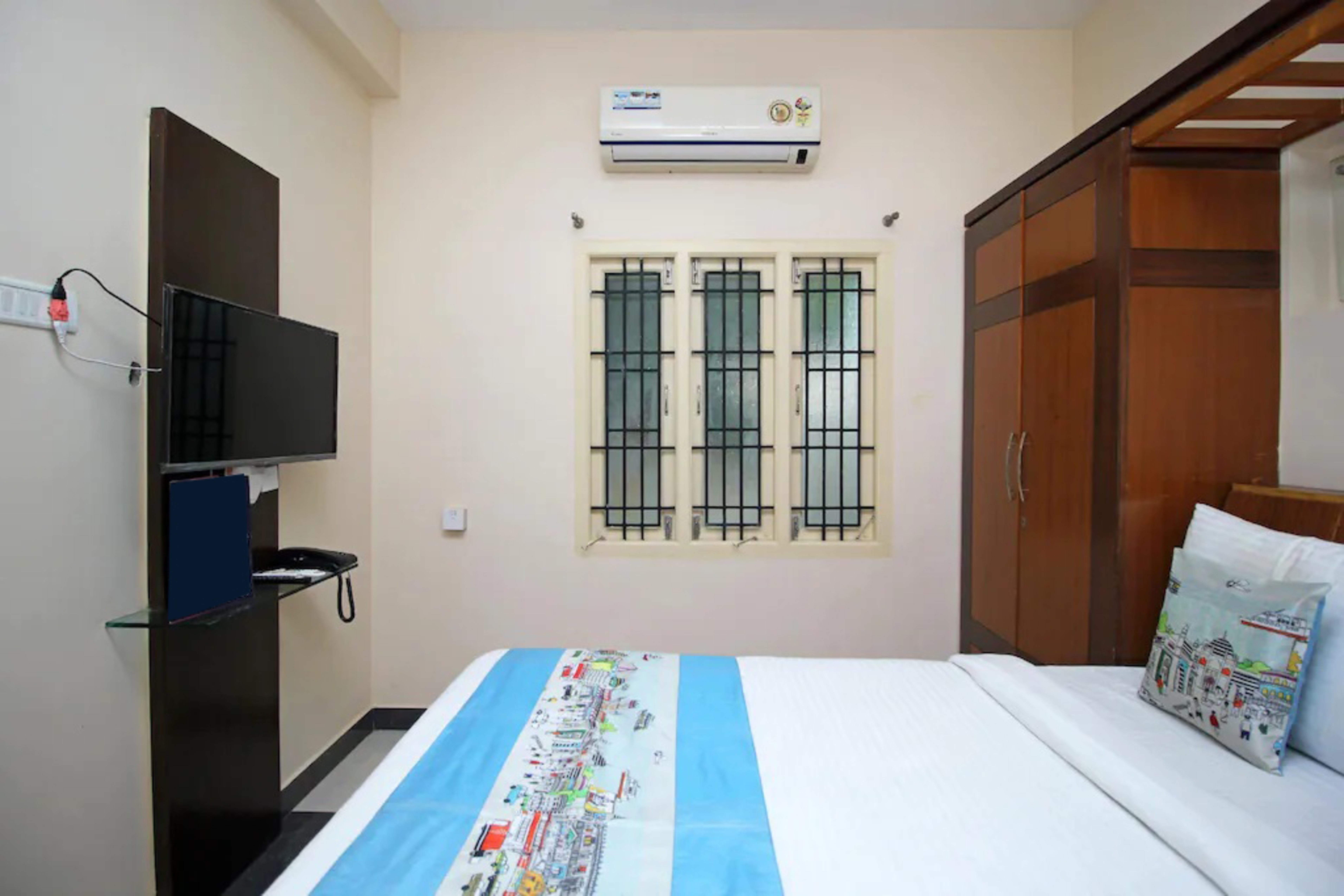 FabHotel Aadvik Sai Residency, Chennai 5