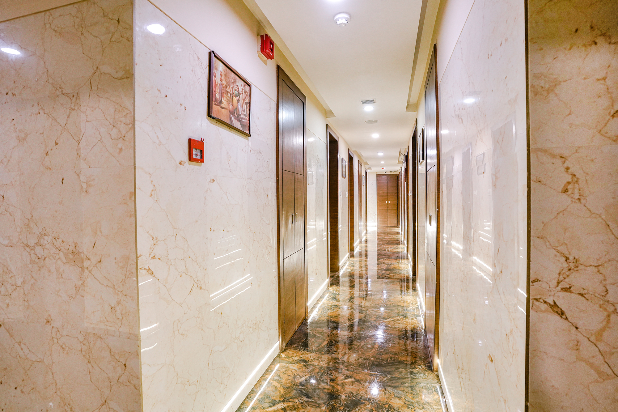 FabHotel New Radisson Suite