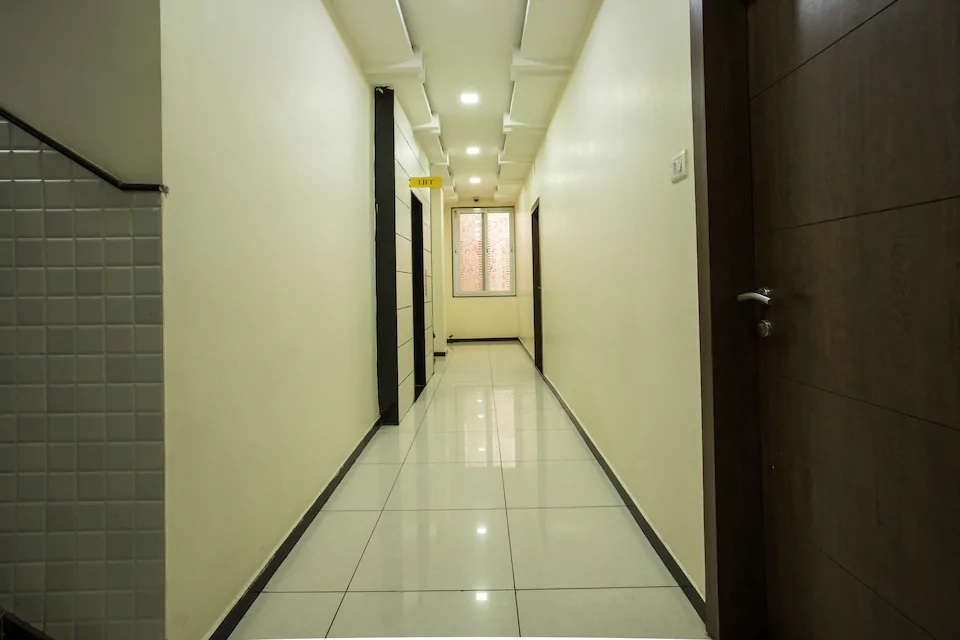 Anroute Stays111- Opp Mahakal Temple, Ujjain 4