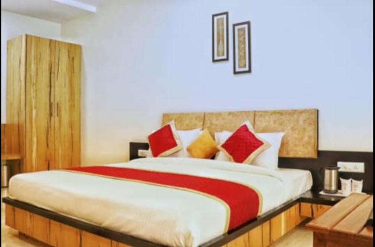 Anroute Stays117- Opp BSNL Exchange