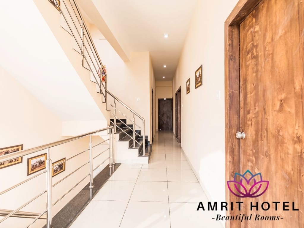 Anroute stays127- Opp Bansal Hospital