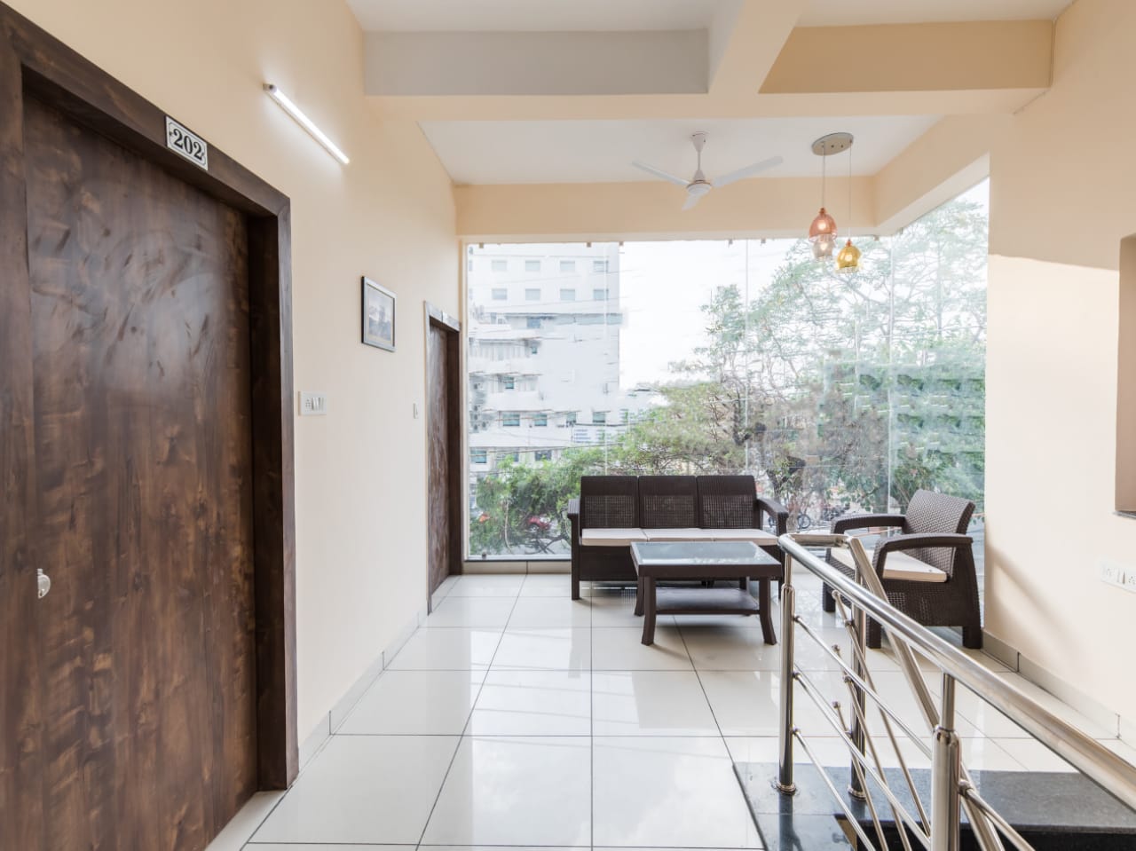 Anroute stays127- Opp Bansal Hospital, Bhopal 4