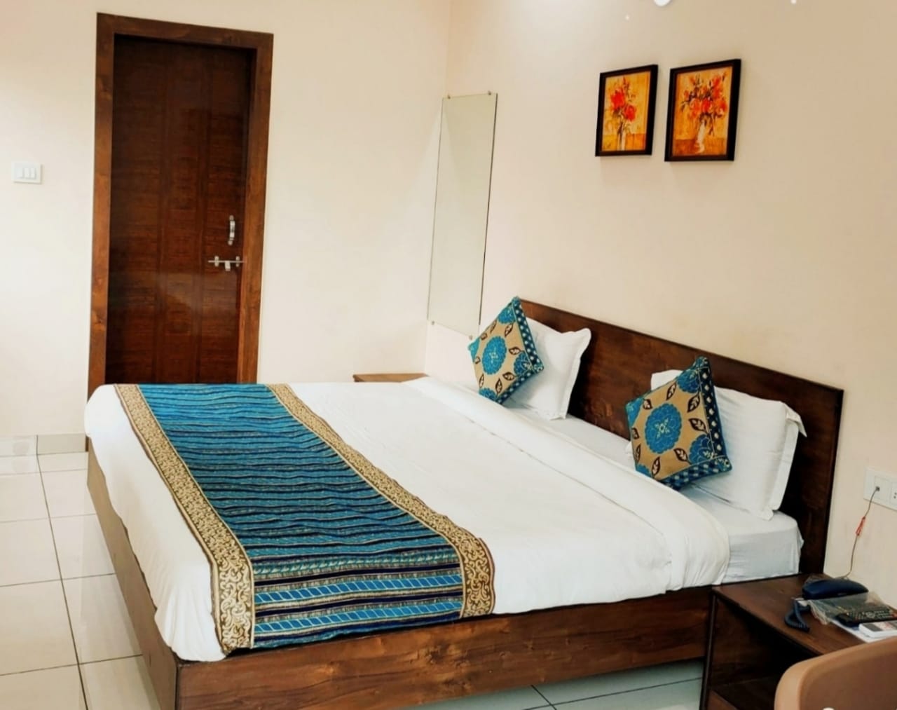 Anroute stays127- Opp Bansal Hospital, Bhopal 5
