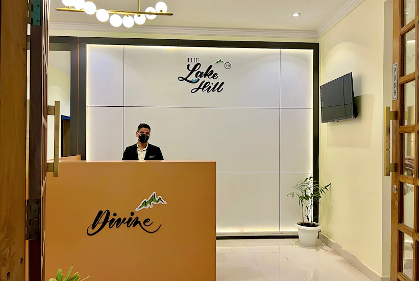 Divine by the lake hill