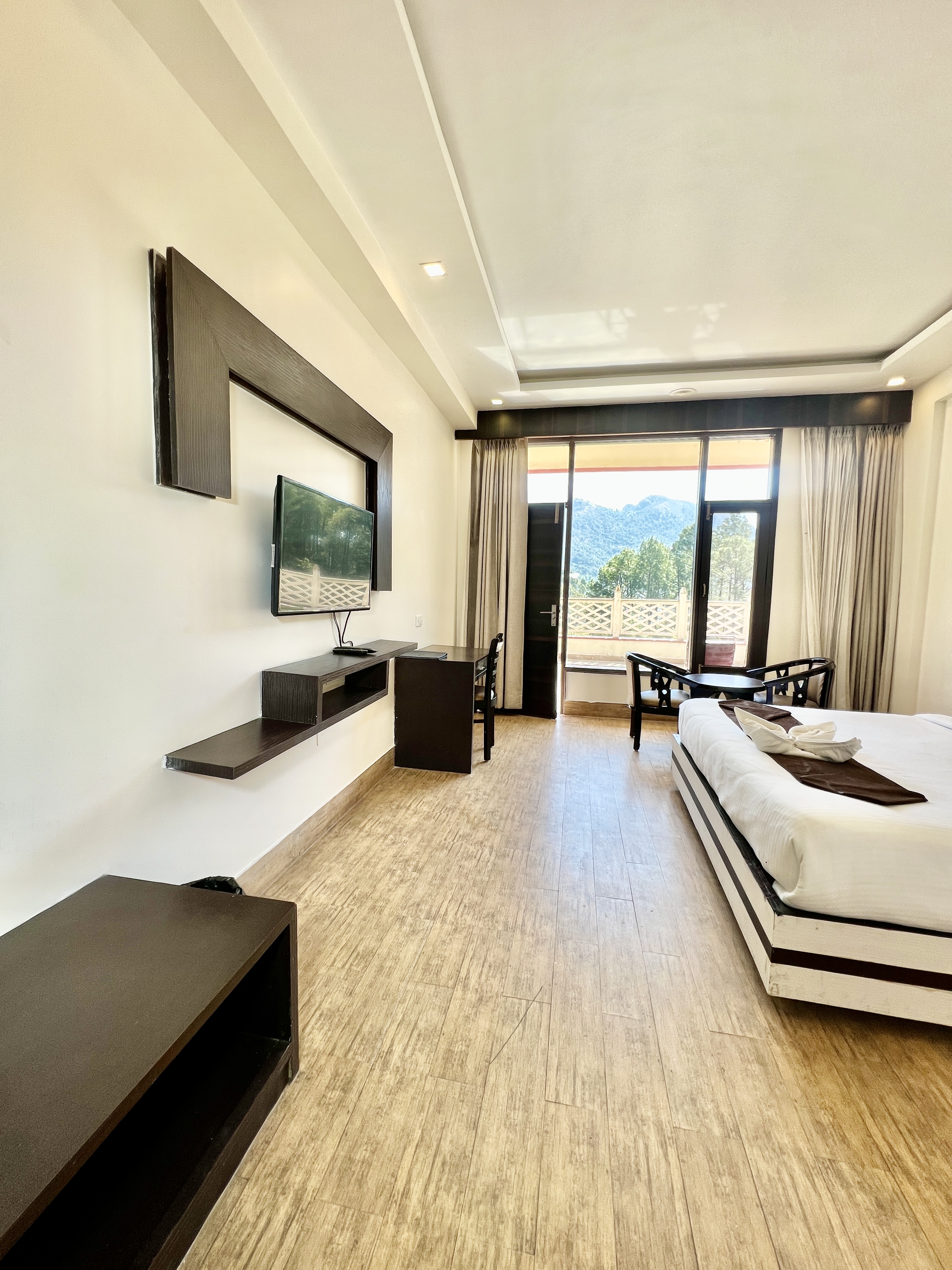 Superior Bliss Hill View With Balcony