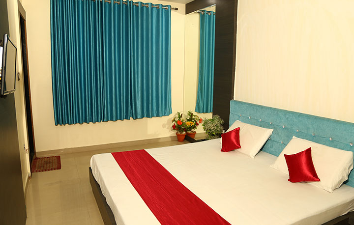 Deluxe AC Room