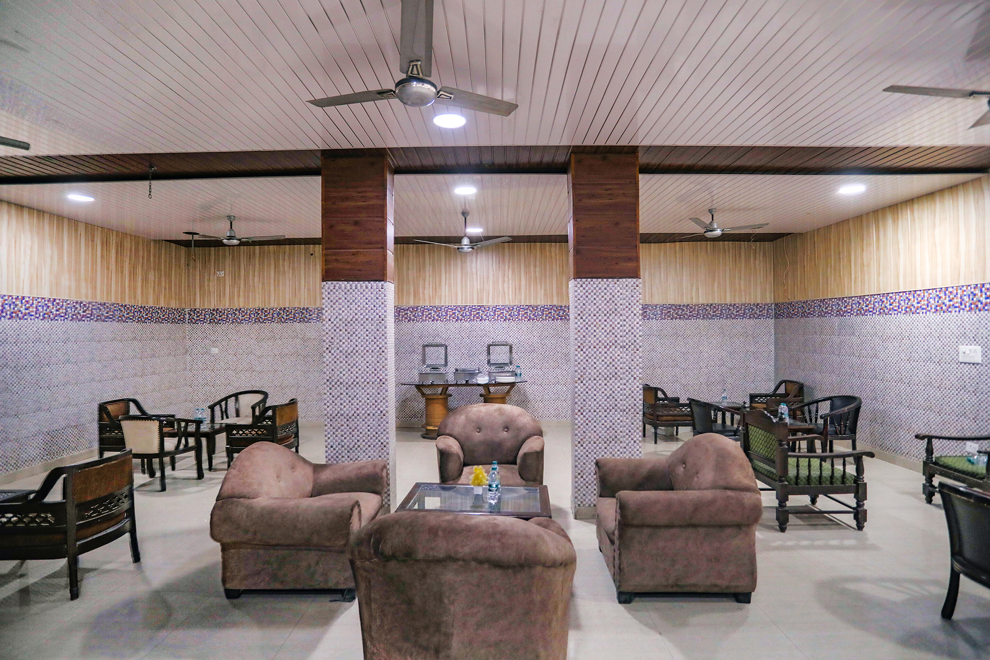 FabHotel The Eden Roc, Noida 2