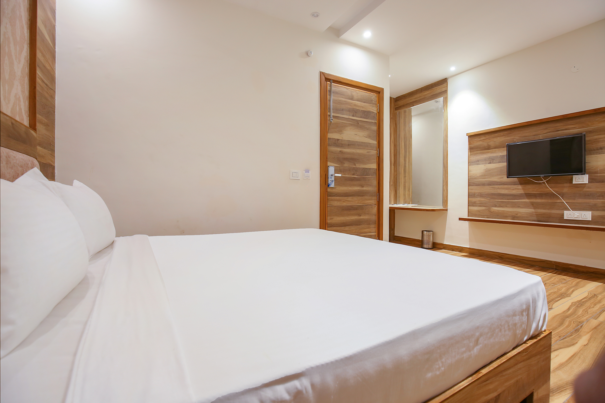 FabHotel HC South Crown, Mohali 4