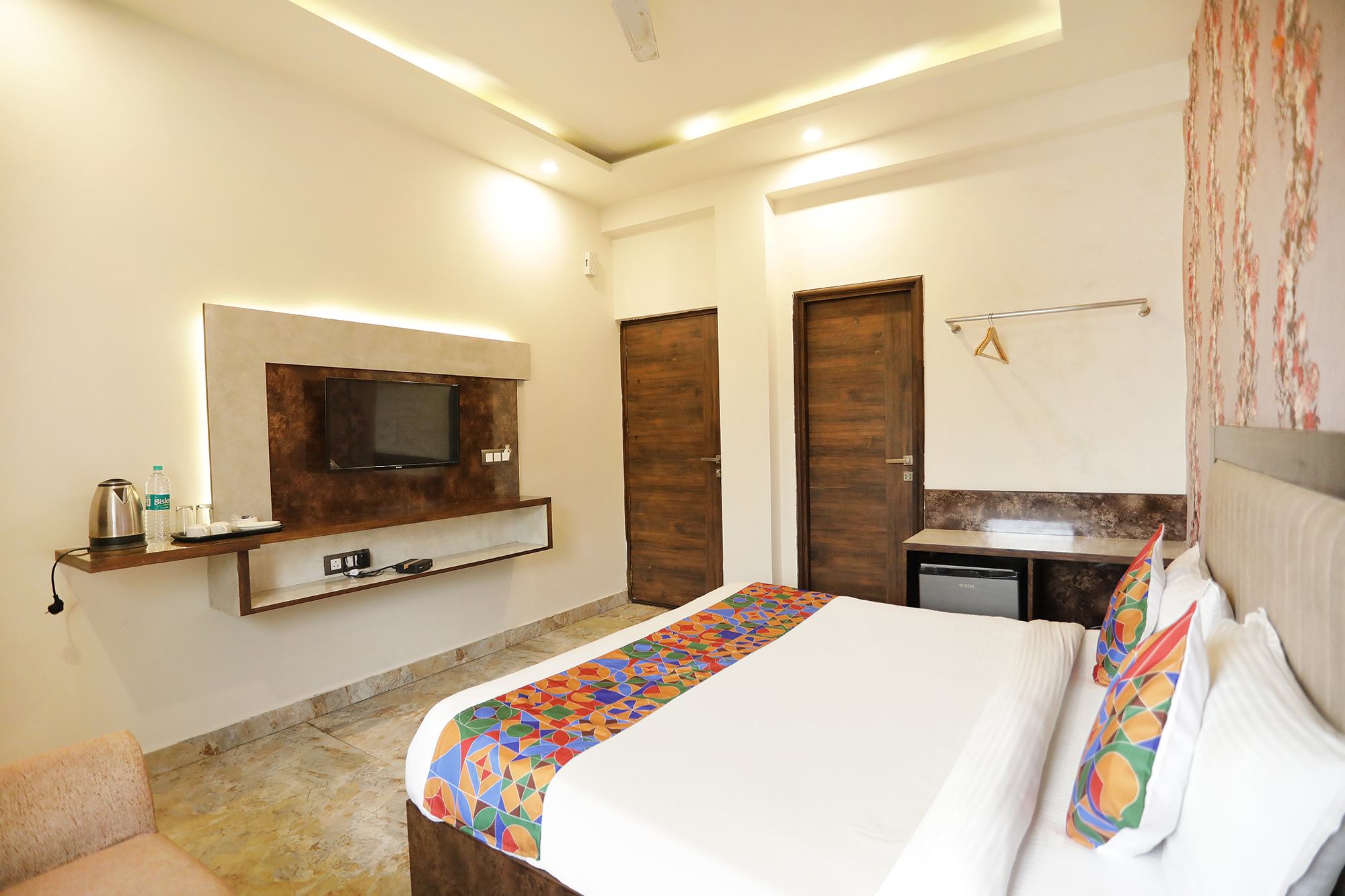 FabHotel Enaya Residency, Noida 1