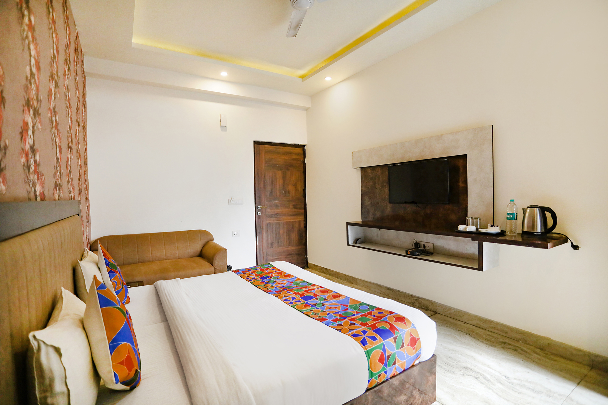 FabHotel Enaya Residency, Noida 2