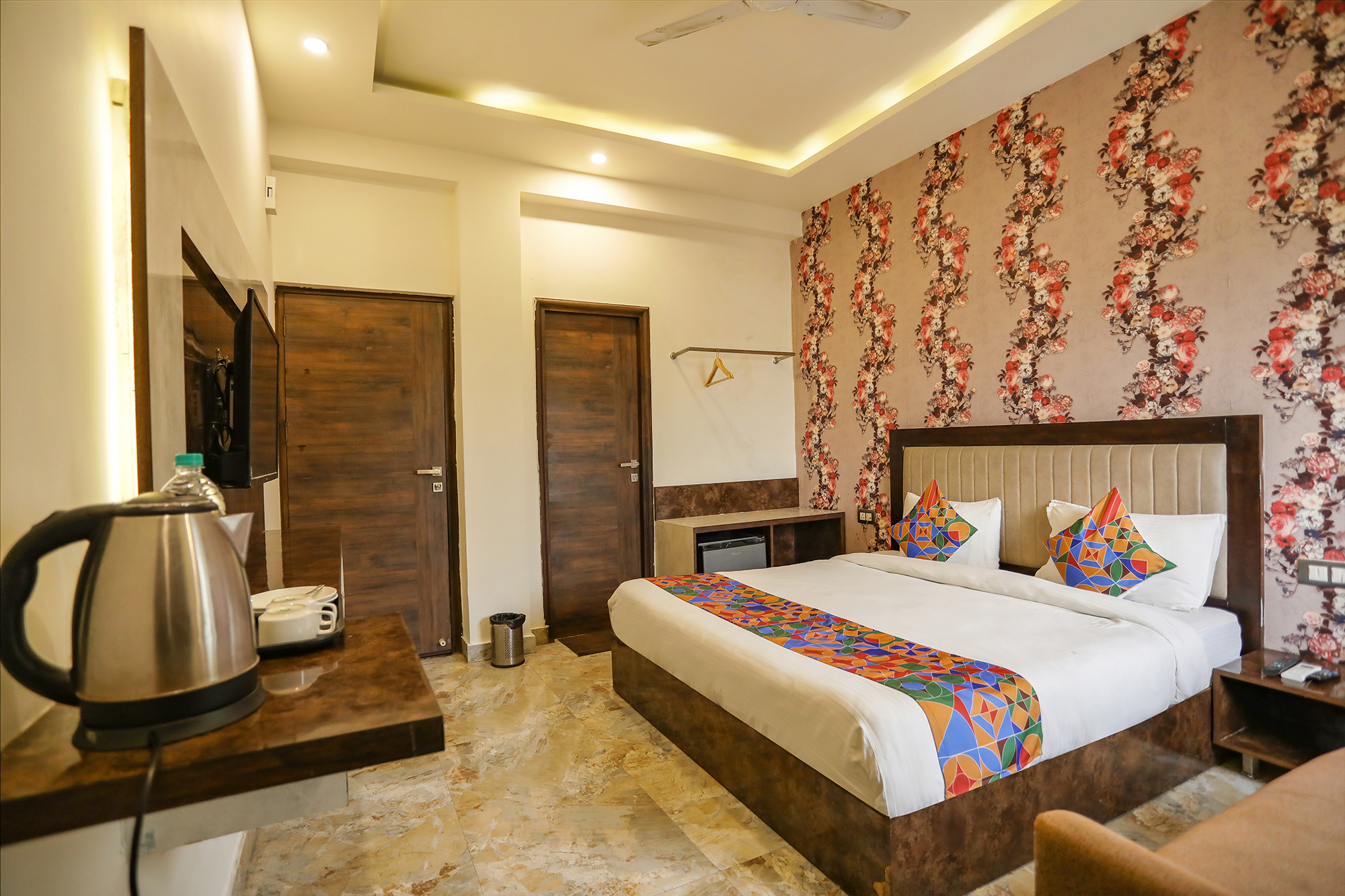 FabHotel Enaya Residency, Noida 3